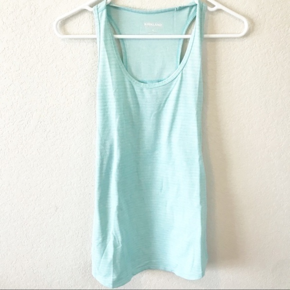 Kirkland light blue chambray athletic top, M